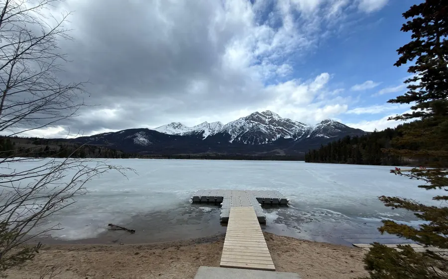 A quiet lake and mountains in Jasper National Park